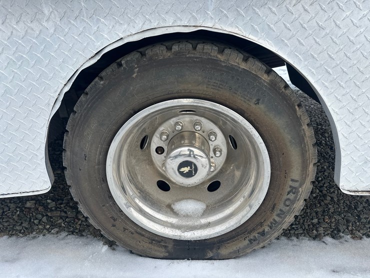 2012-massey-ferguson-8-image-73