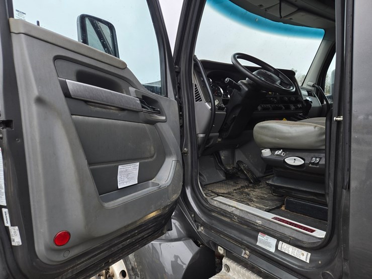 2017-kenworth-t680-image-66