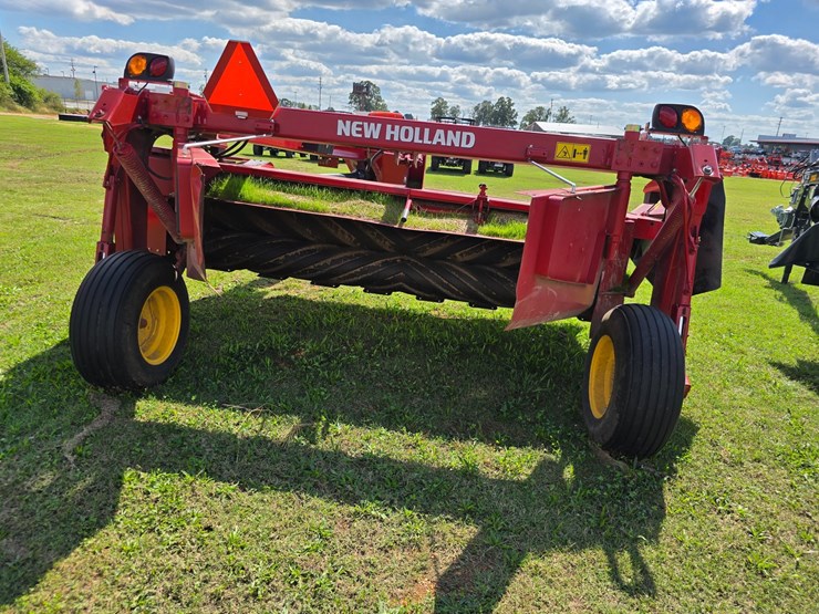 2022-new-holland-210-image-12