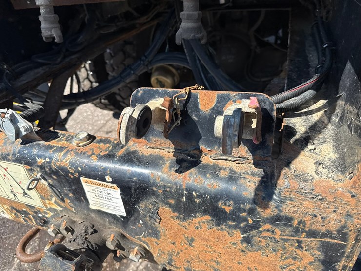 2010-international-7400-image-28