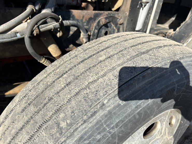 2005-peterbilt-379-image-89