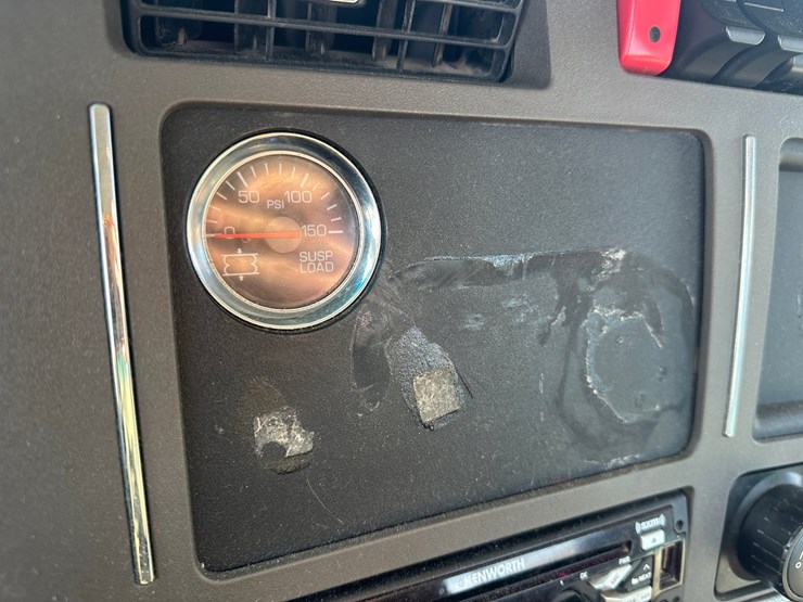 2017-kenworth-t680-image-36