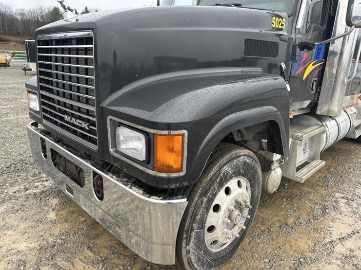 2009-massey-ferguson-8-image-9