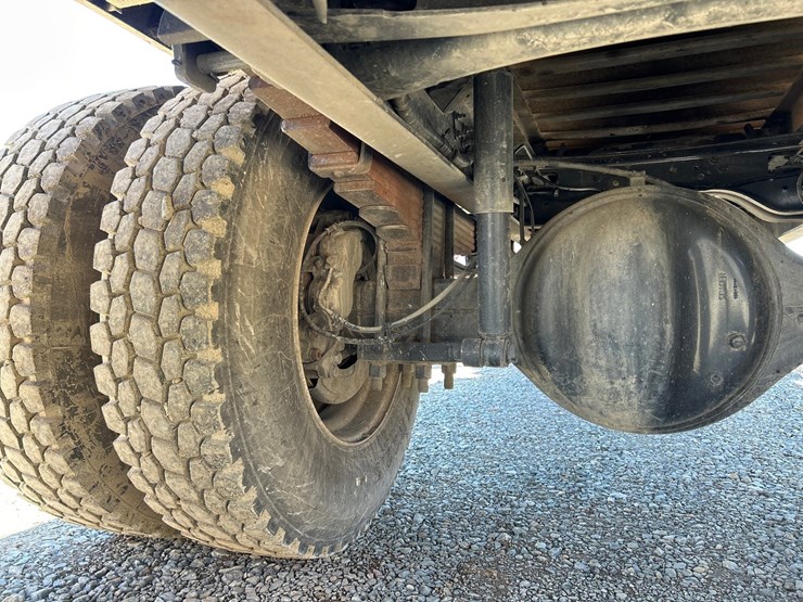 2023-ford-f750-image-27