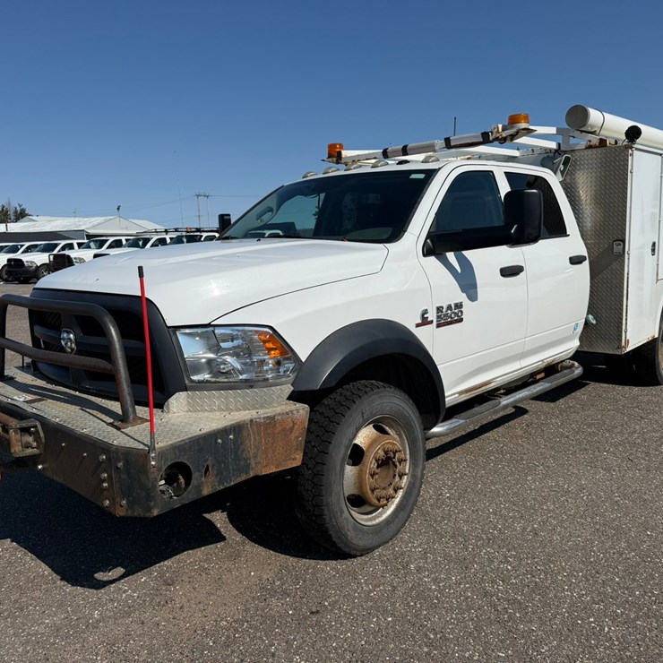 #2048 • 2013 Ram 5500 Heavy Duty Service Truck
