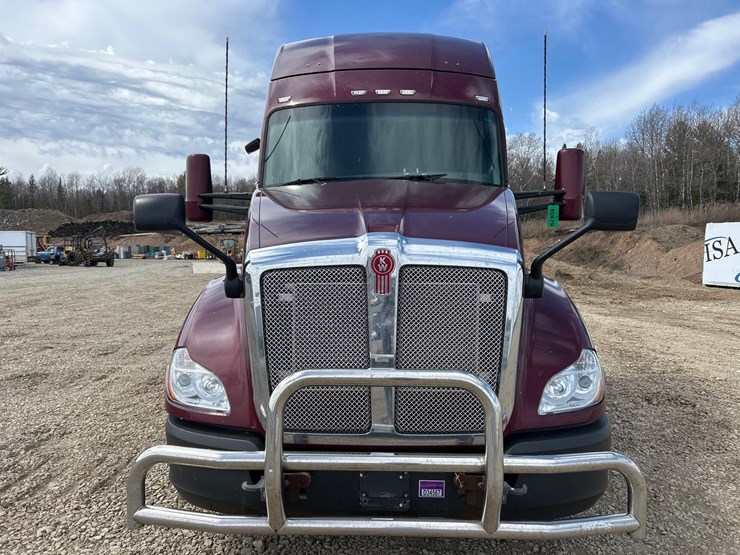 2016-kenworth-t680-image-8