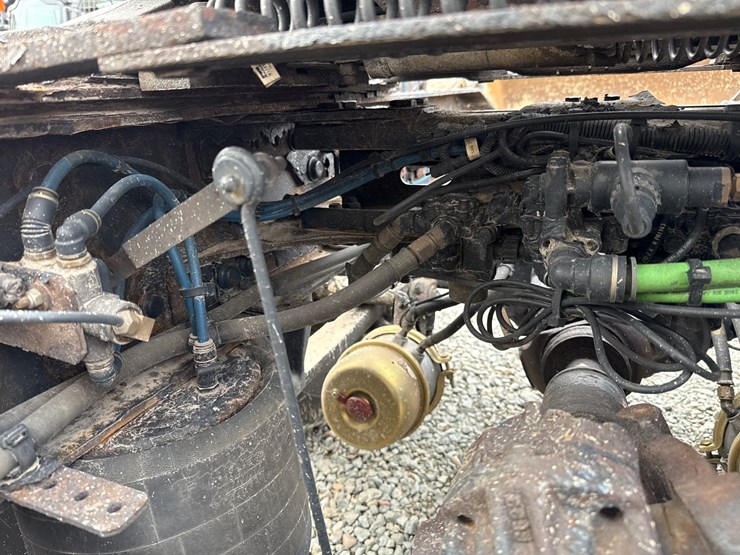 2016-massey-ferguson-8-image-39