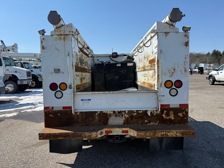 #1064-•-2015-ram-5500-heavy-duty-service-truck-image-4