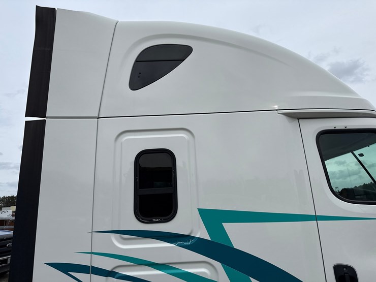 2016-massey-ferguson-8-image-49