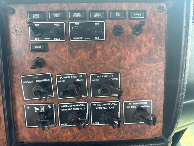 2005-kenworth-t800-image-63