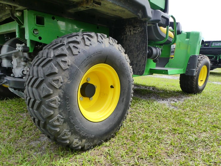2024-john-deere-tx-4x2-image-5