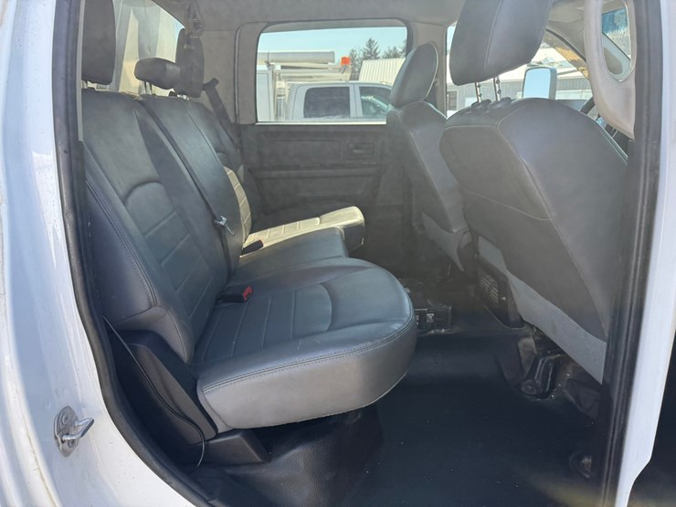 #1061-•-2016-ram-5500-heavy-duty-service-truck-image-33