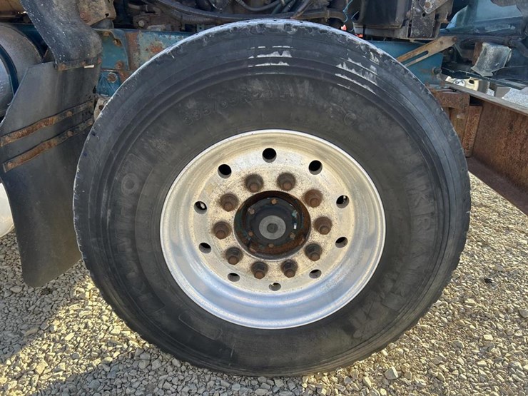 2001-mack-ch613-image-95