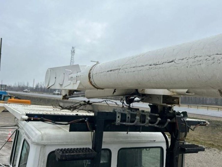 2004-freightliner-fl80-image-68