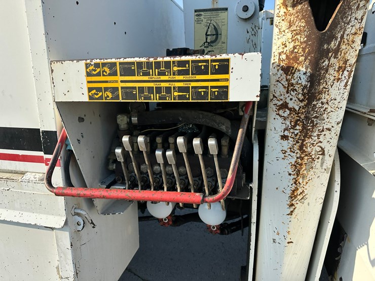 freightliner-fl70-image-13