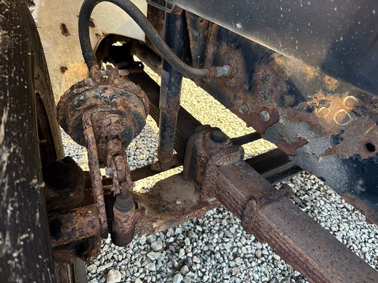 1998-freightliner-fl70-image-18