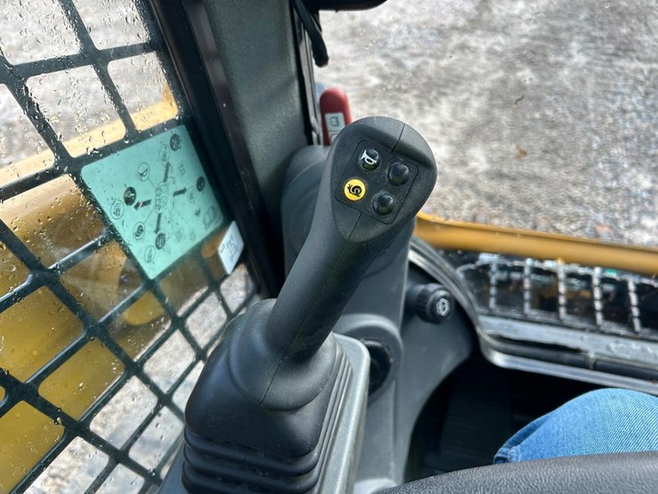 2019-caterpillar-259d3-image-27