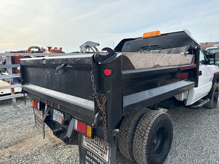 2005-chevrolet-3500-image-17