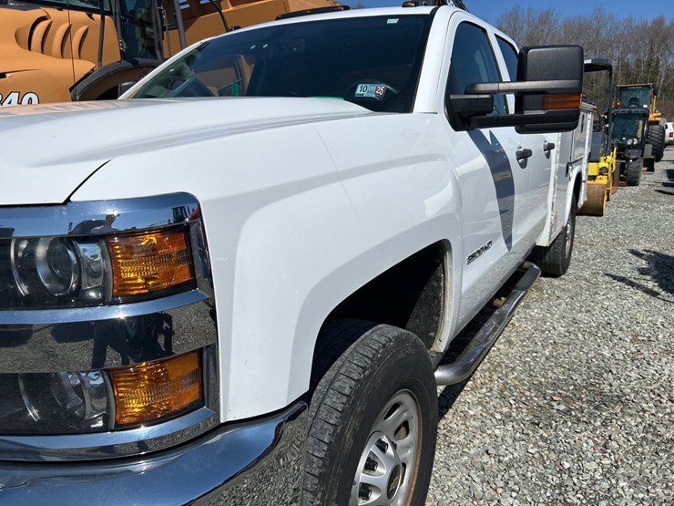 2018-chevrolet-3500-image-11