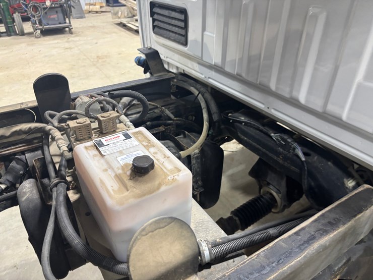 2022-ford-f550-sd-image-75