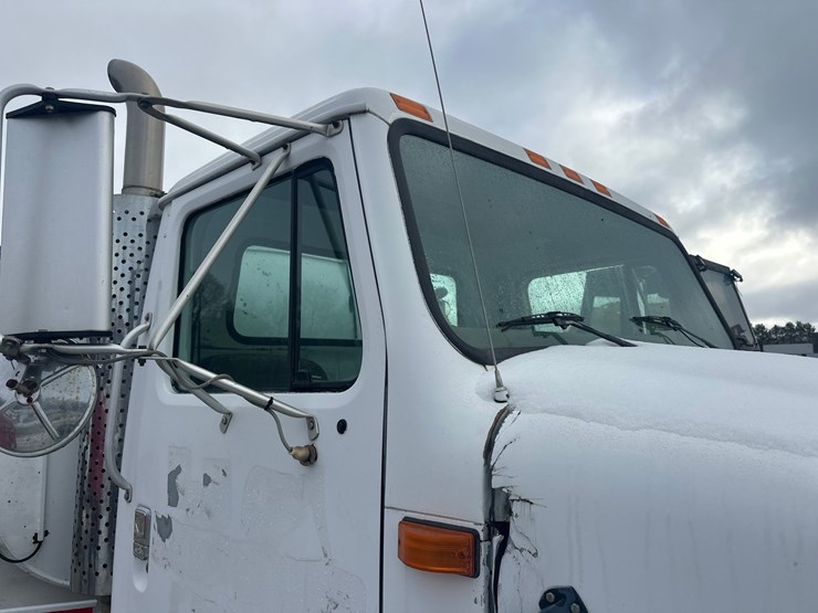 1995-international-8100-image-11