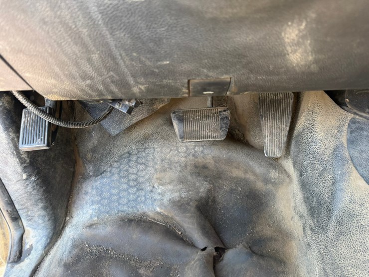 #1062-•-2015-ram-5500-heavy-duty-service-truck-image-29