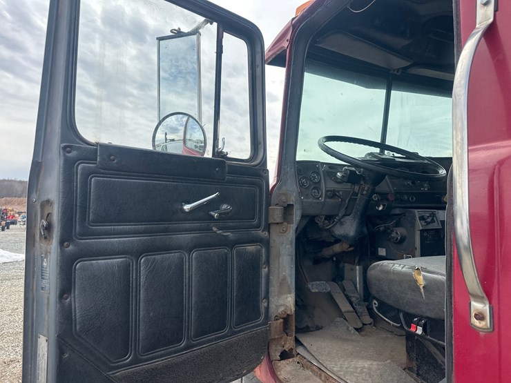 1986-mack-dm686s-image-21