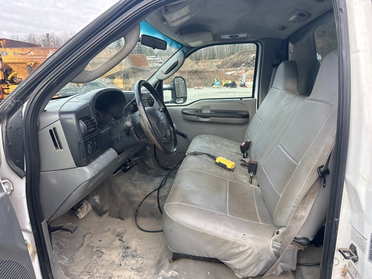 2006-ford-f550-image-25