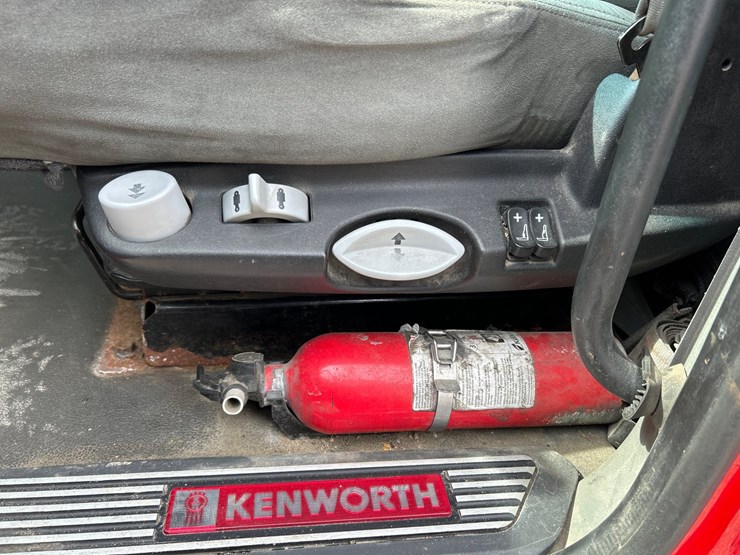 2015-kenworth-t680-image-62