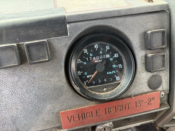 1999-mack-rd600-image-34