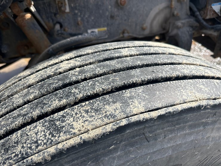 2015-peterbilt-337-image-60