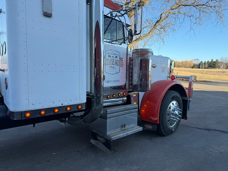 1974-peterbilt-359-image-14