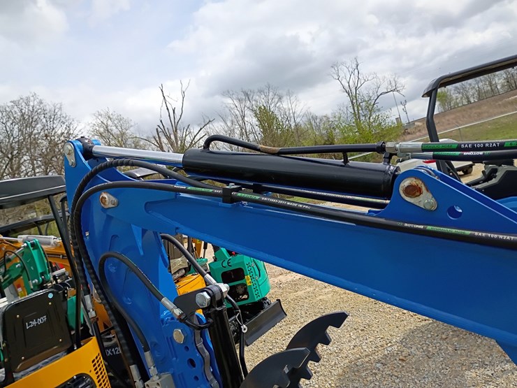 #24176-•-2025-agt-mx20r-mini-excavator-image-28