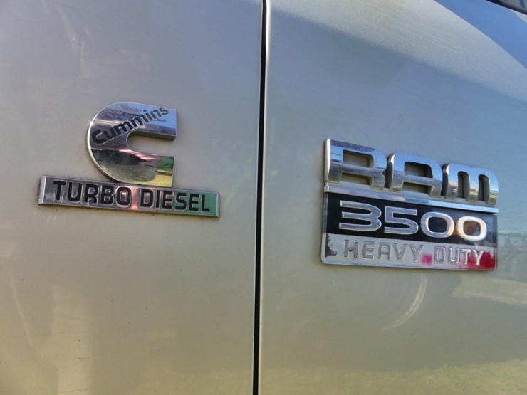 2010-dodge-ram-3500-image-17