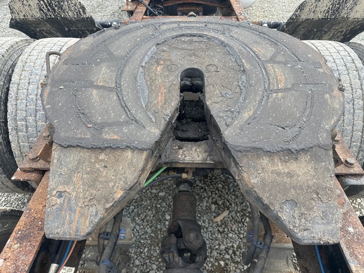 2017-massey-ferguson-8-image-27