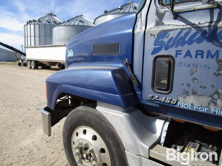 2001-mack-ch613-image-15