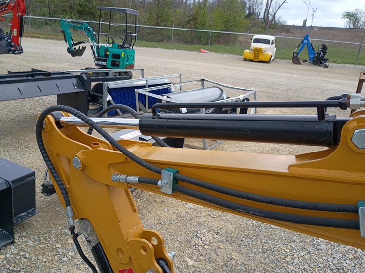 #23947-•-2025-agt-h15r-mini-excavator-image-26