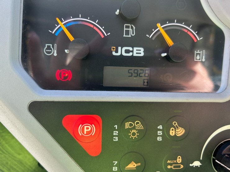 2022-jcb-2ts-7t-image-23