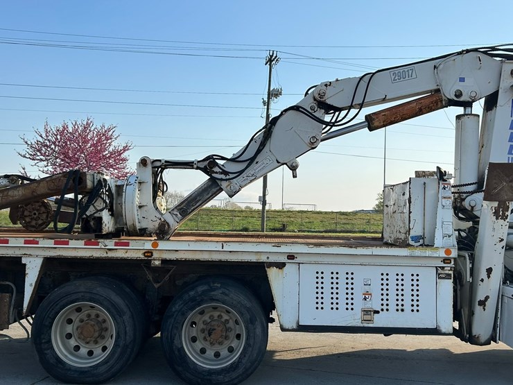 peterbilt-365-image-13