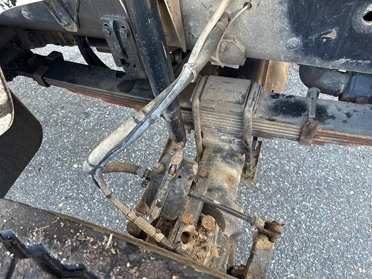 2002-freightliner-fl80-image-19