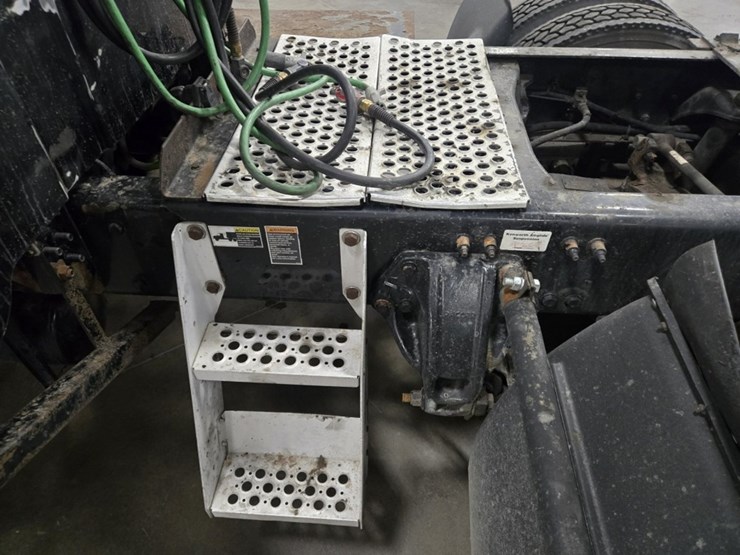 2015-kenworth-t680-image-26