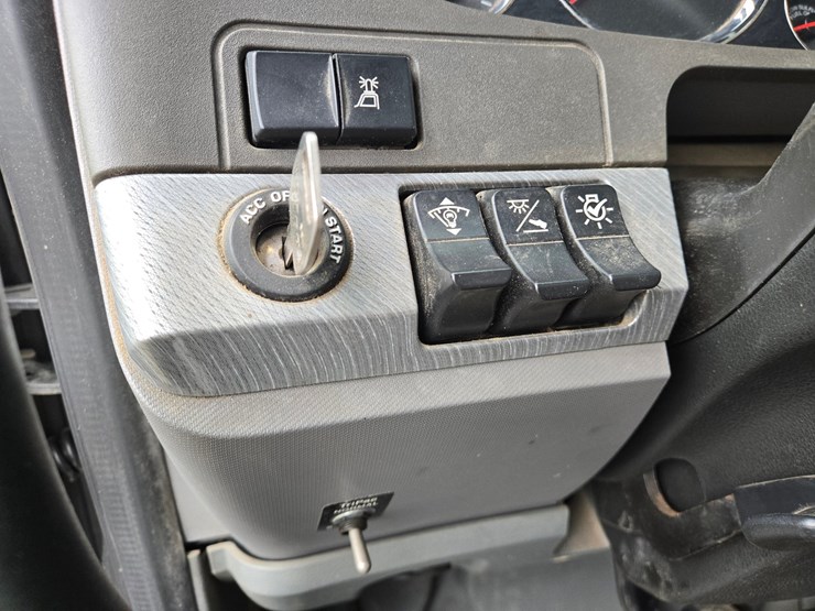 2017-kenworth-t680-image-73