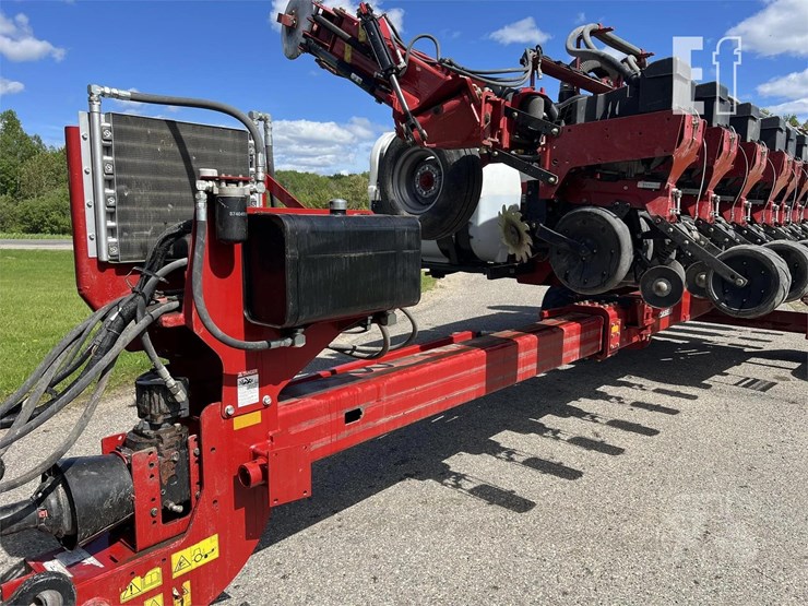 2014-case-ih-1245-image-2