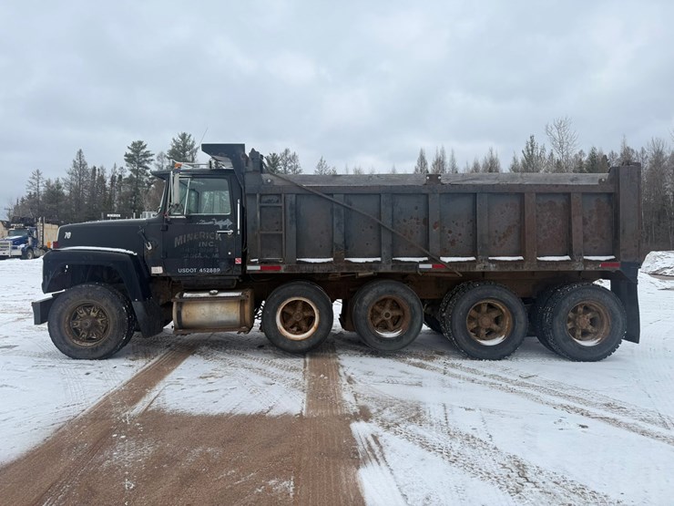#1113-•-1990-ford-quad-axle-dump-truck-image-2