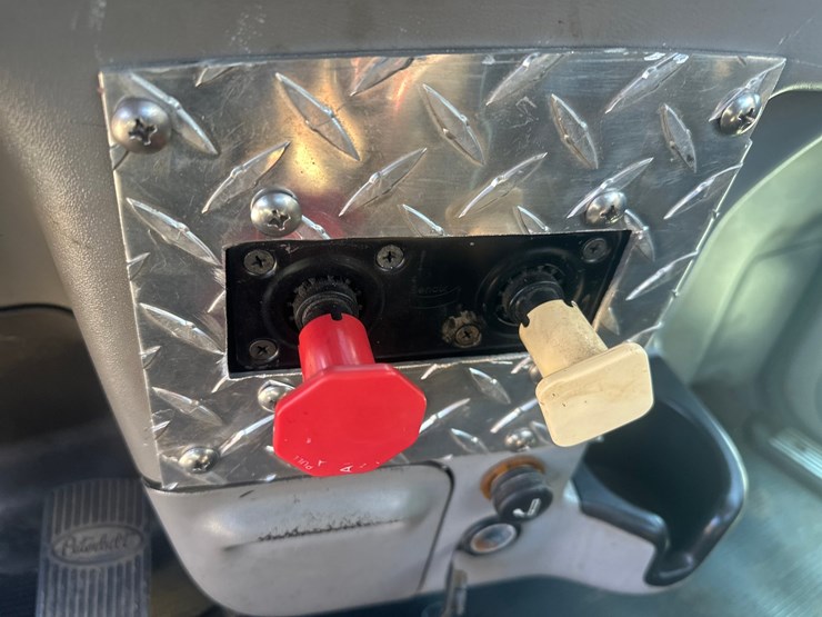 2008-peterbilt-386-image-33