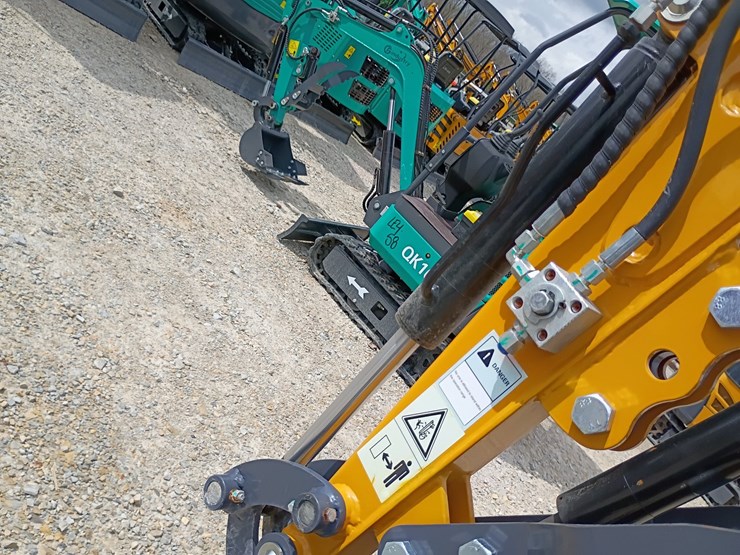 #24174-•-2025-agt-mx20r-mini-excavator-image-27