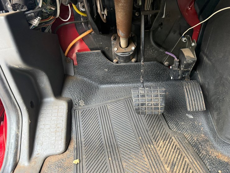 2012-international-7400-image-63