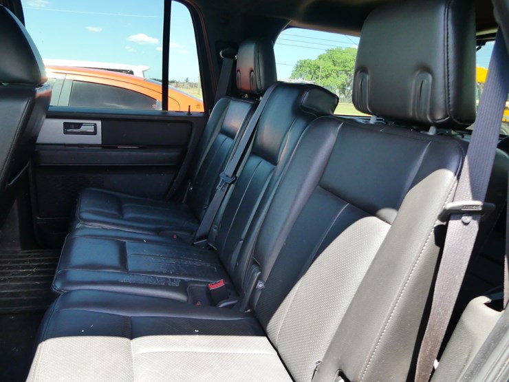 2010-ford-expedition-image-8