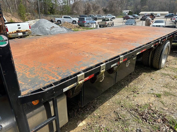 2020-hino-268-image-10