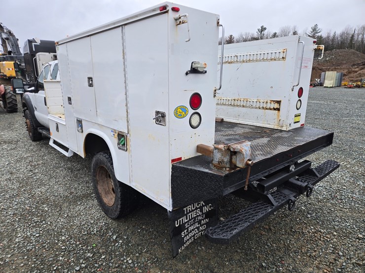 2011-ford-f550-image-18